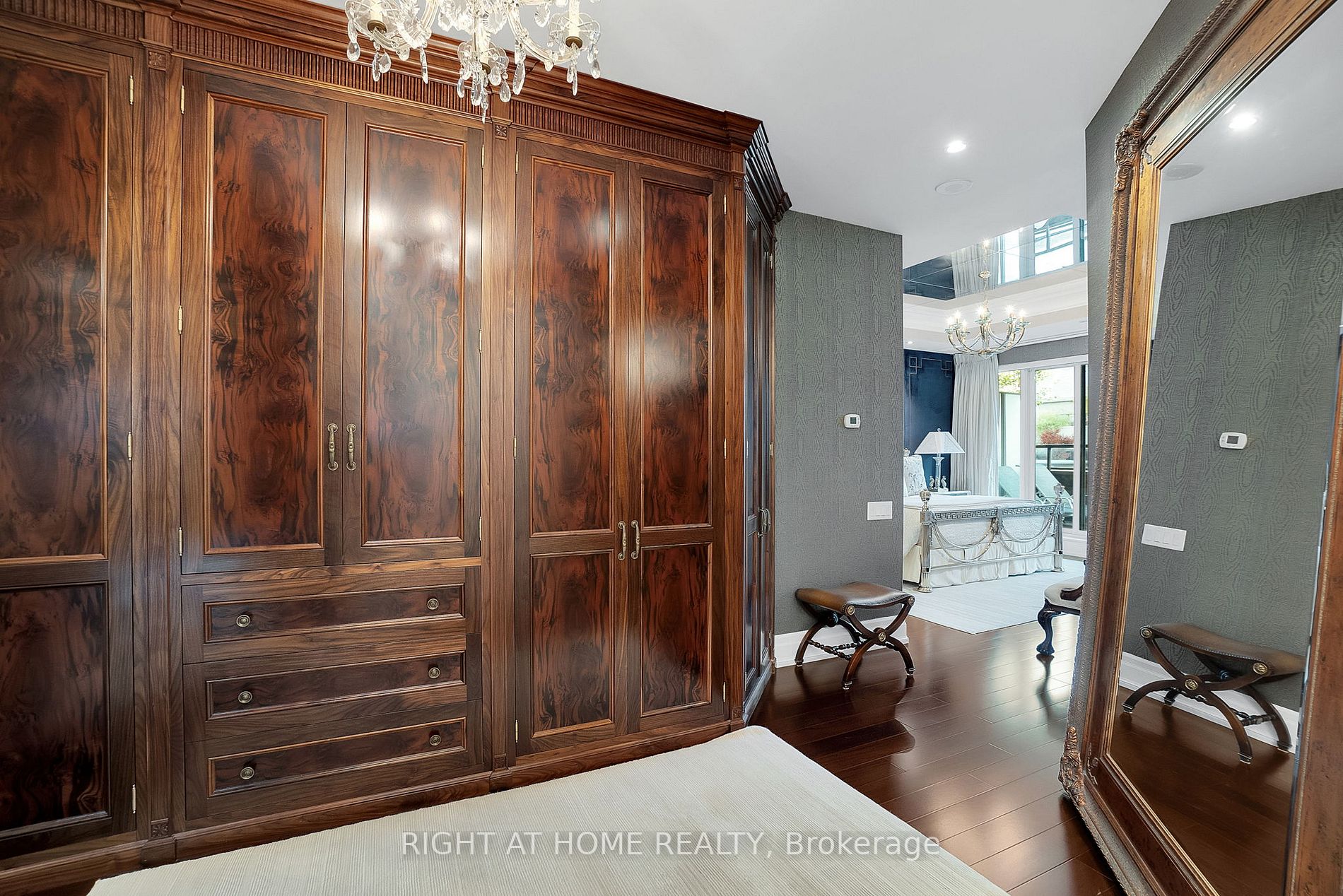 100 Yorkville Ave 301