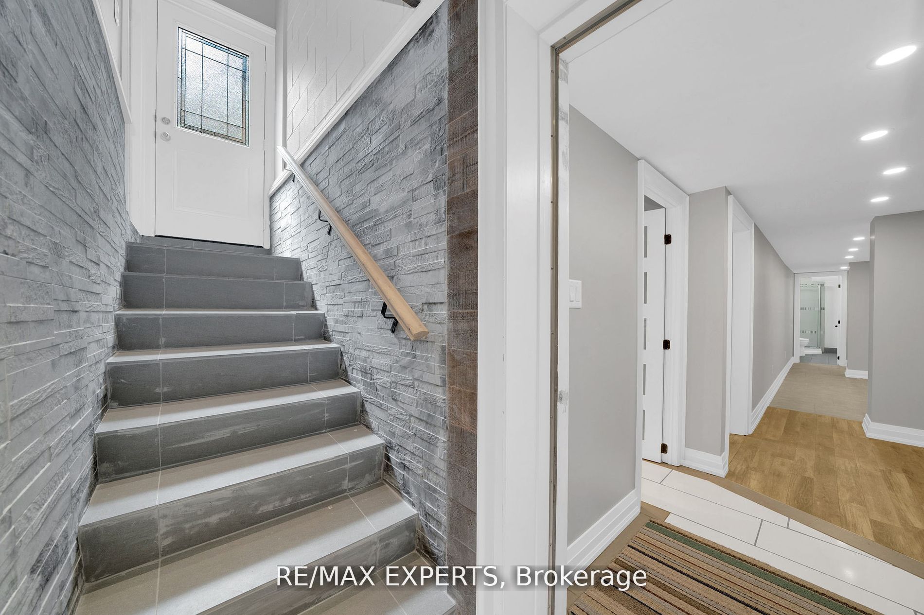 24 Bluestone St