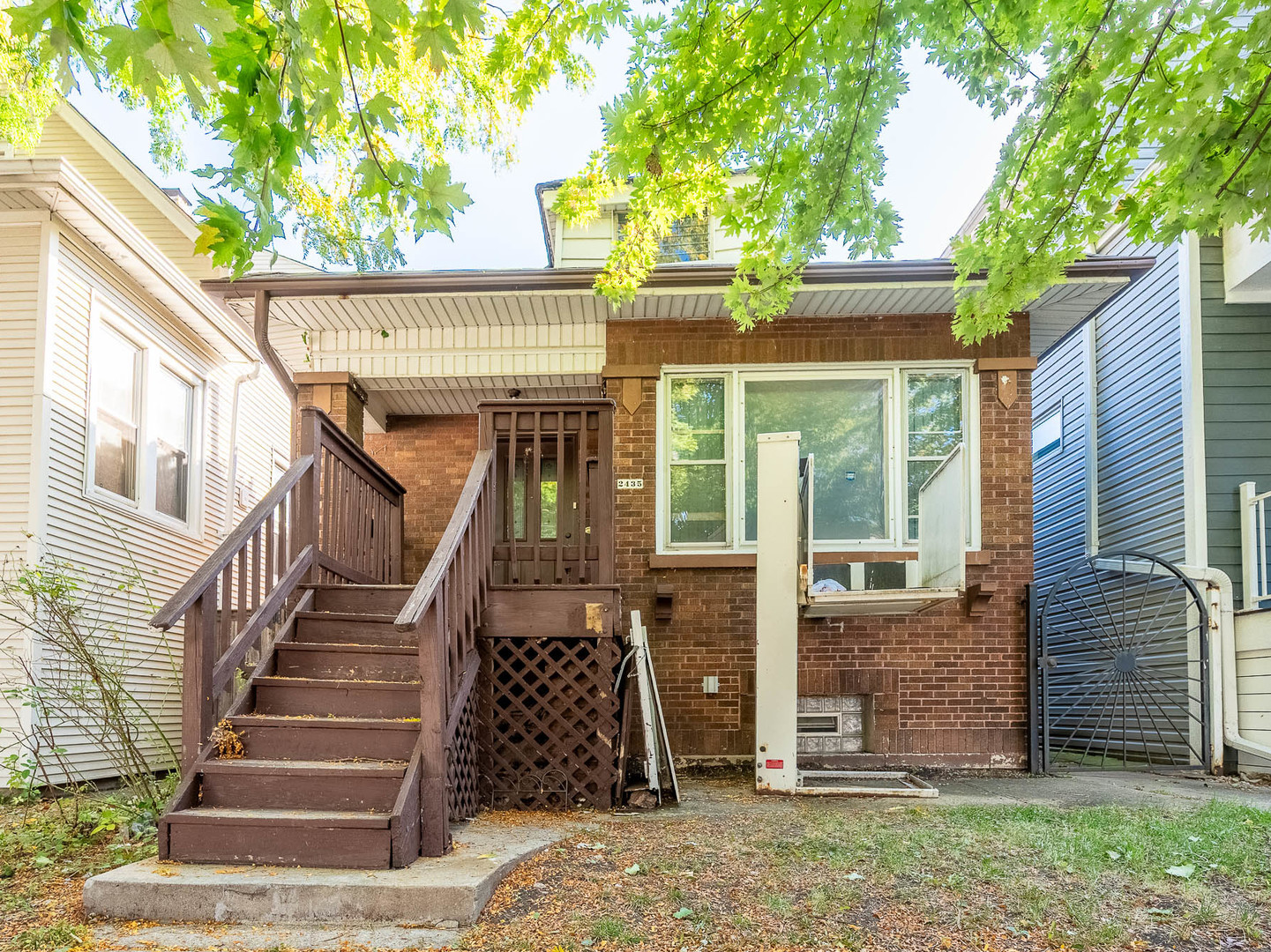 Brick home in a prime Logan Square location! Situated near shopping, dining, parks, and public transportation, this property offers great potential for homeowners or investors. Don't miss this opportunity to own in one of Chicago's most sought-after neighborhoods.
