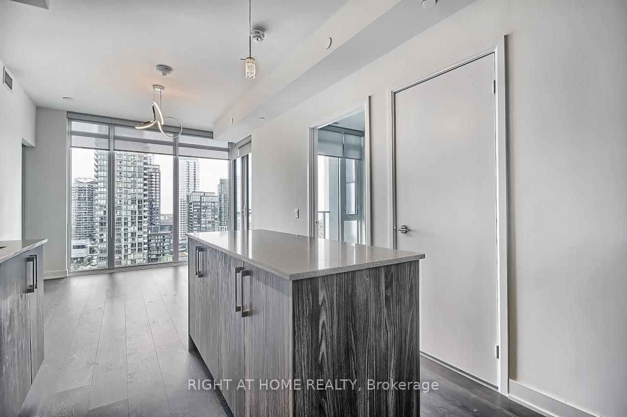 576 W Front St 1506E