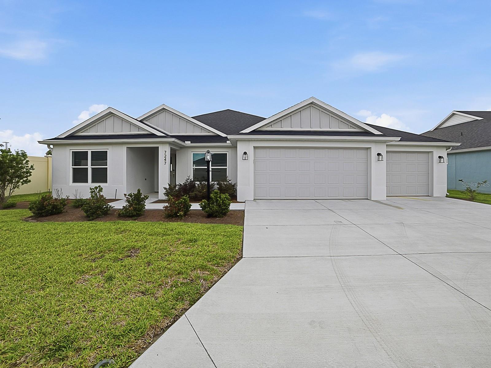 1404 Hearns Loop