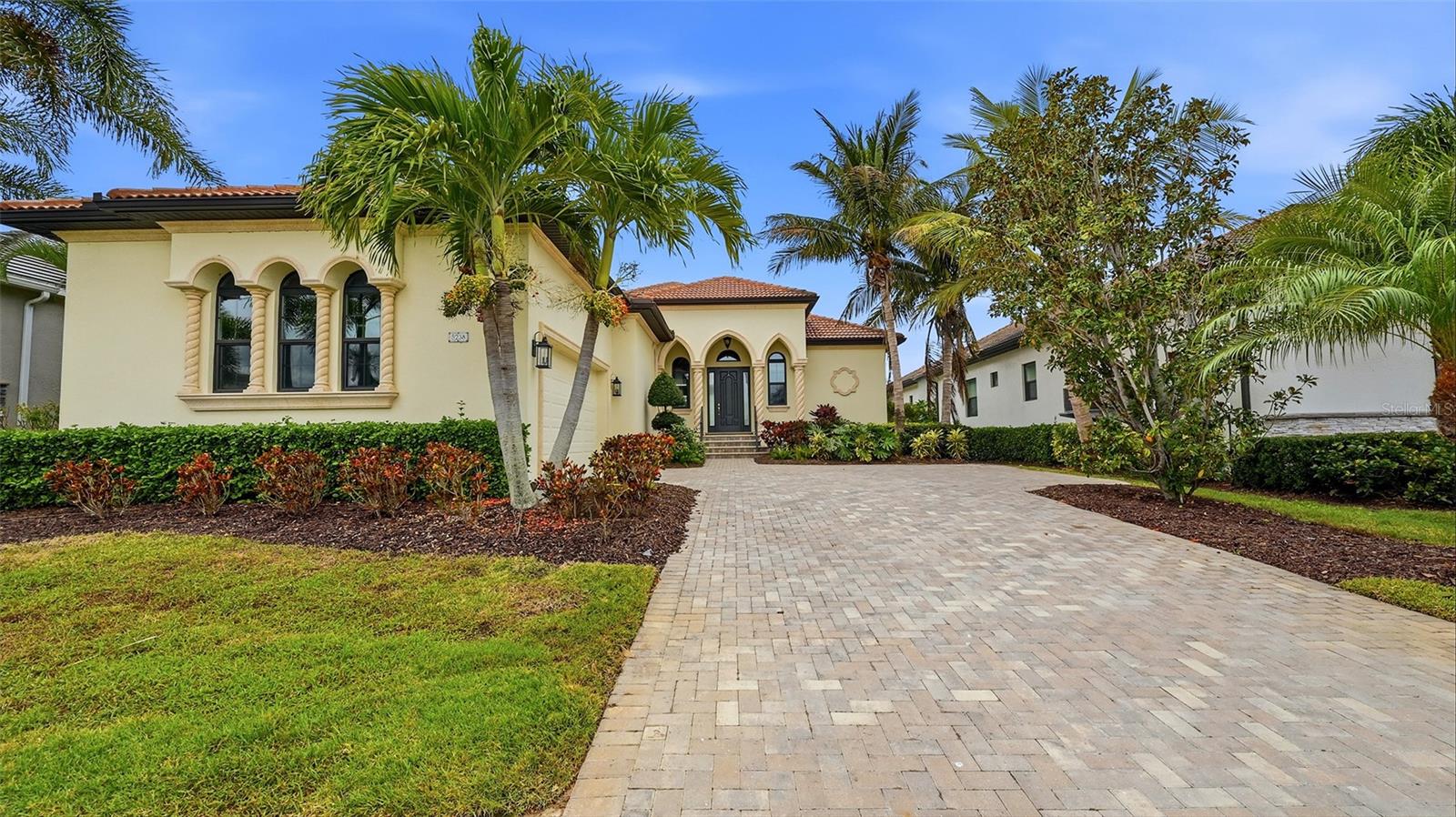 5238 Title Row Drive