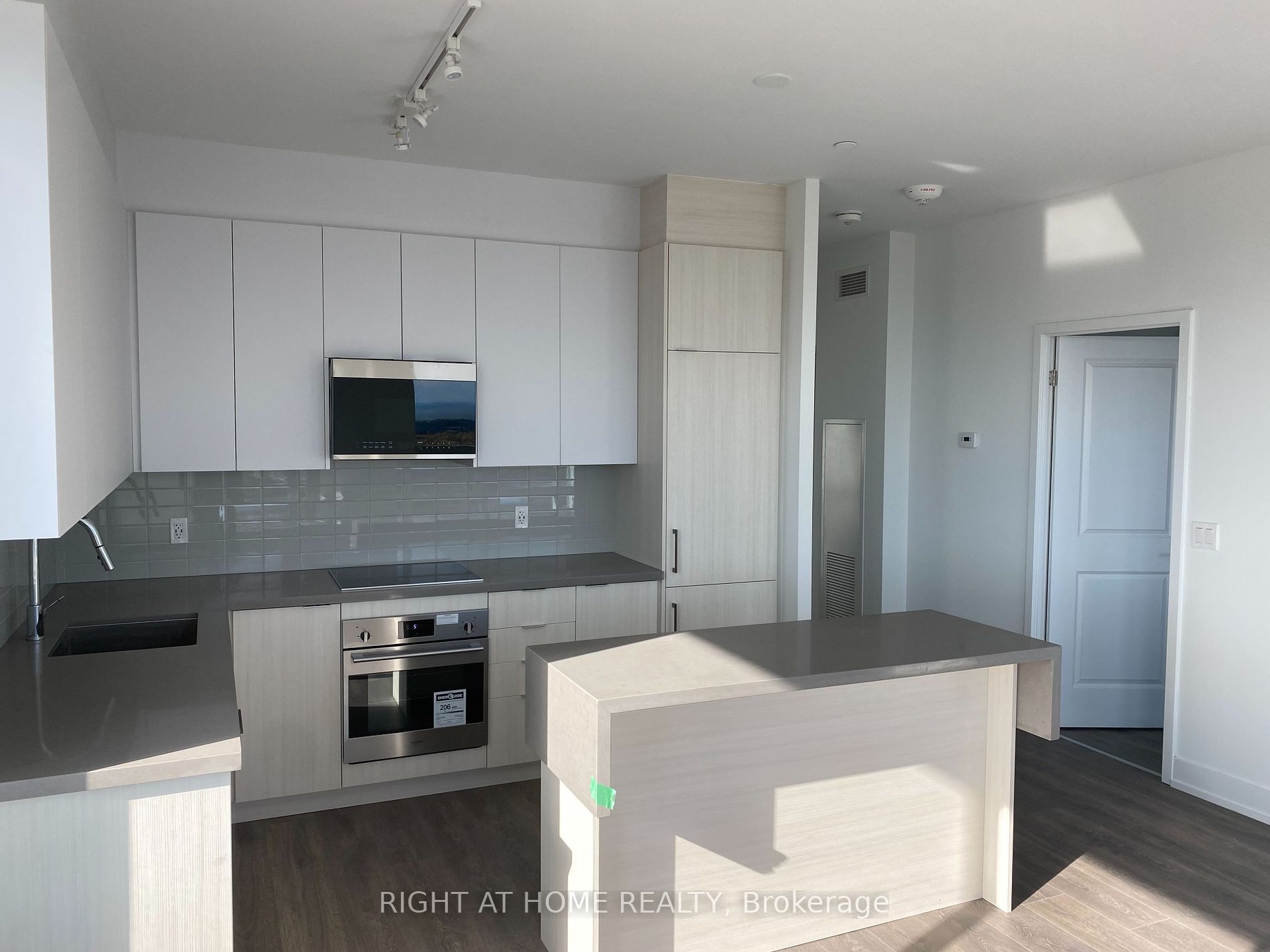 297 Oak Walk Dr 2503