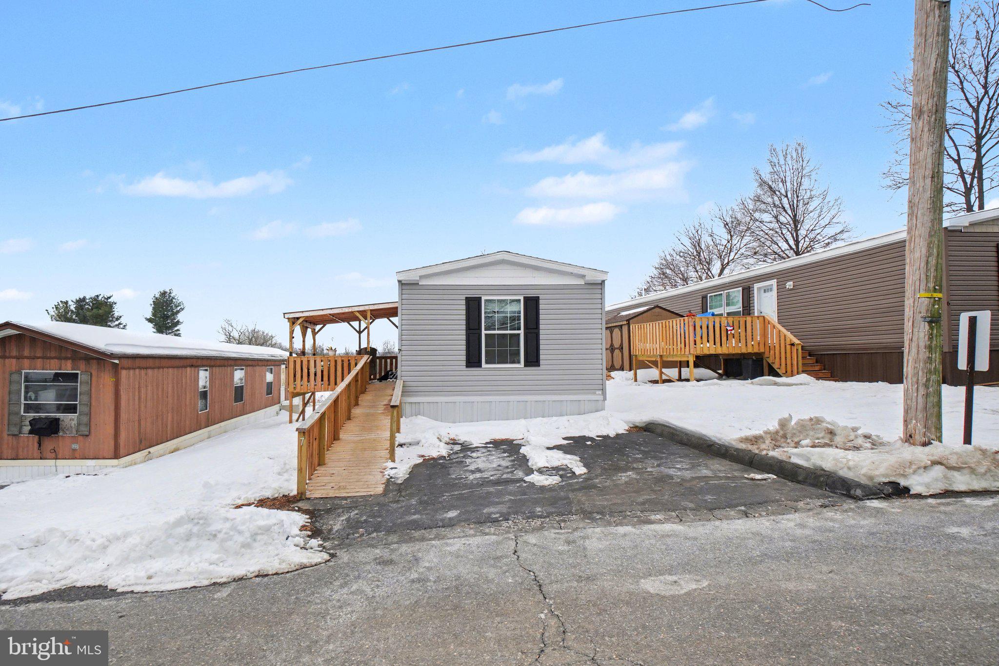 7 Lebanon Vly Ct  