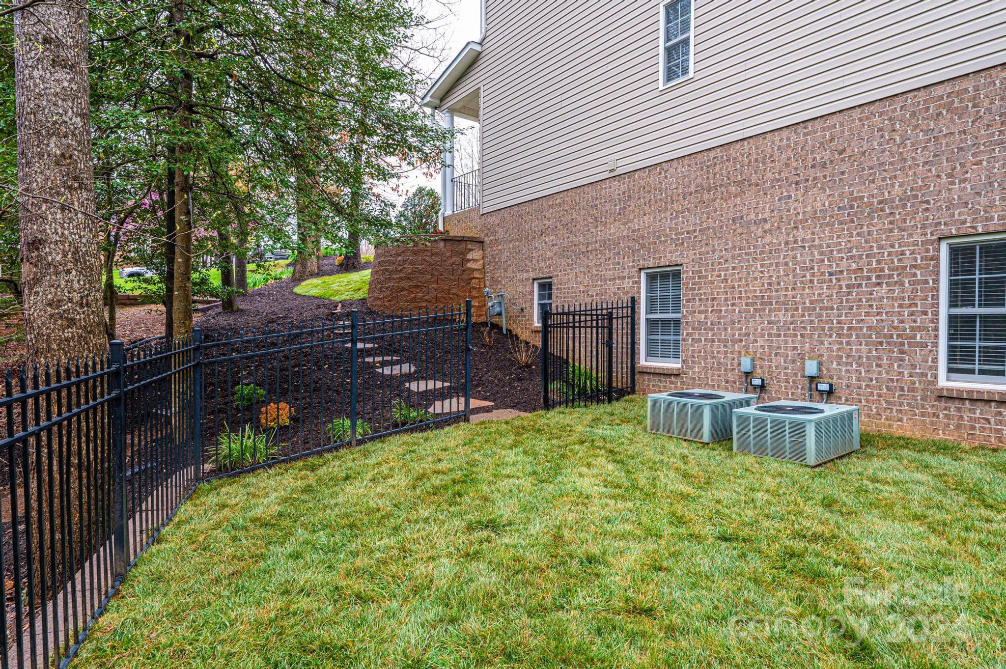 1021 38th Avenue NE 30