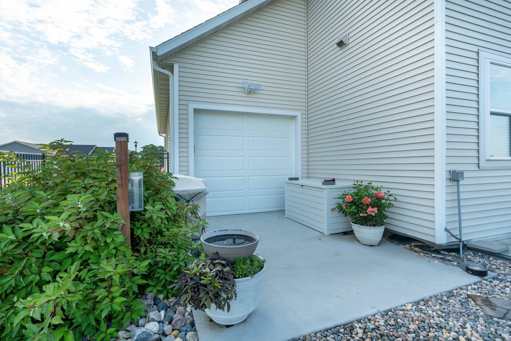 8825 Meadowlark Parkway