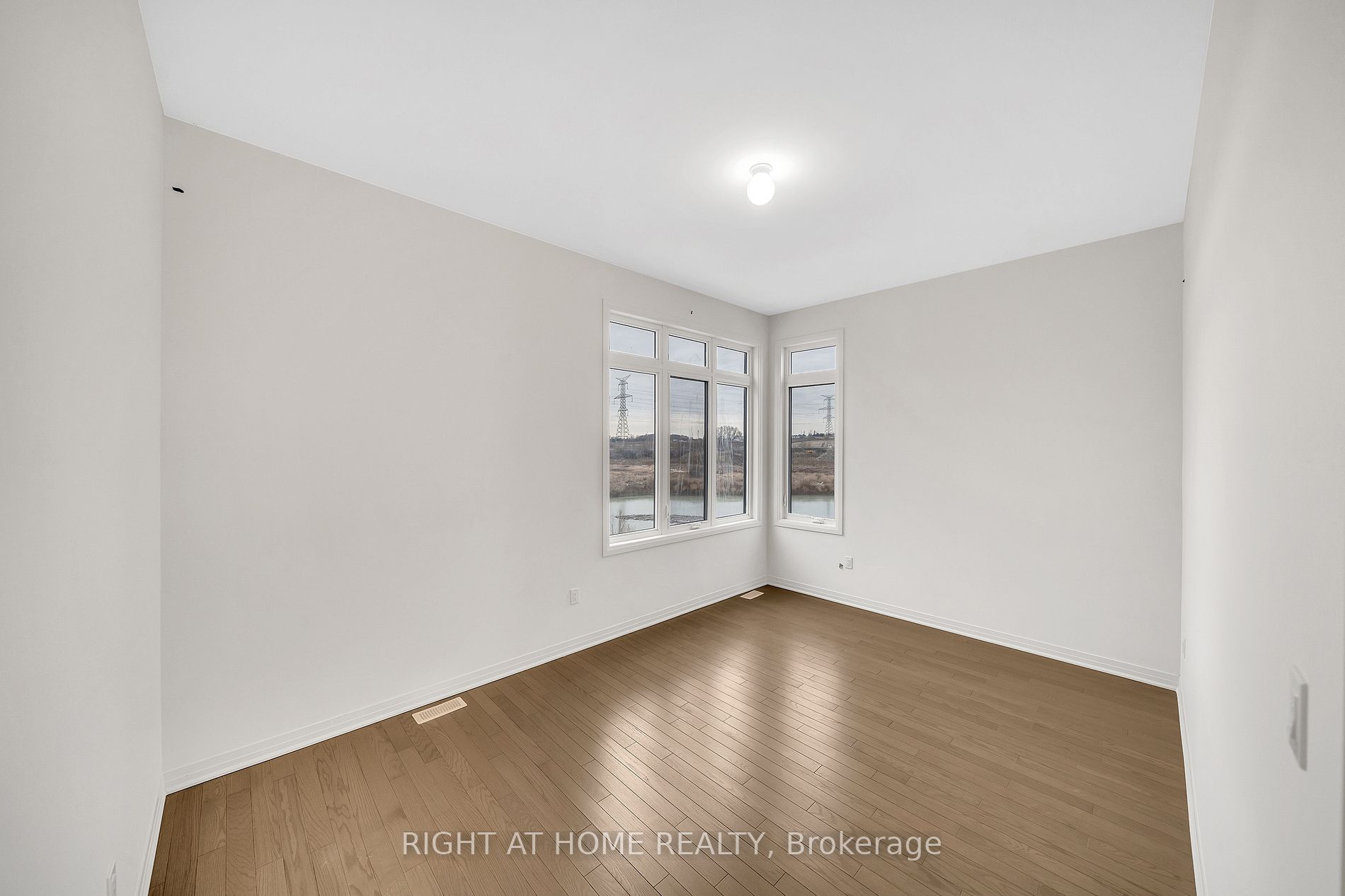 275 Port Darlington Rd