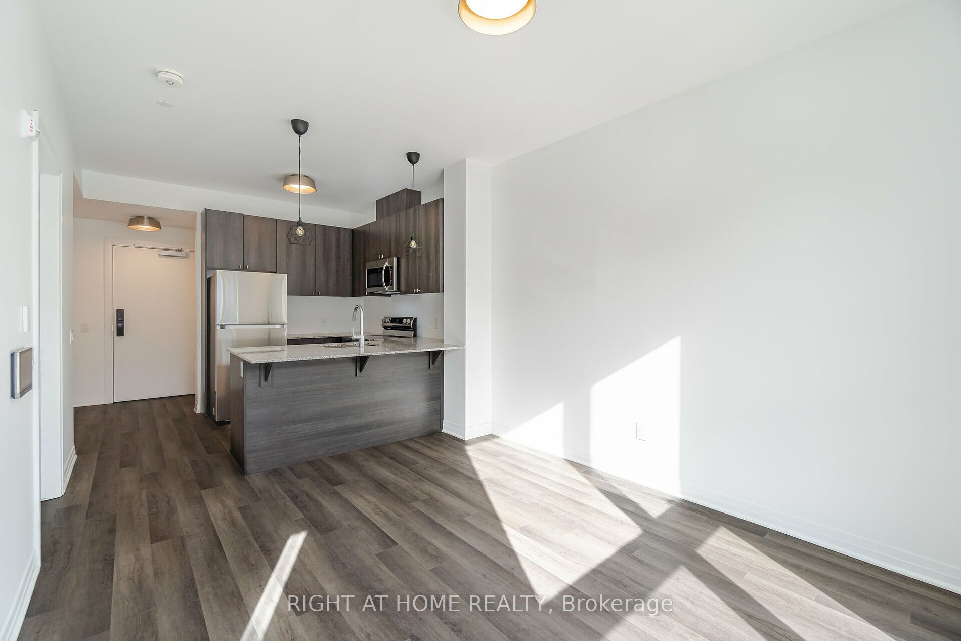 460 Gordon Krantz Ave 213