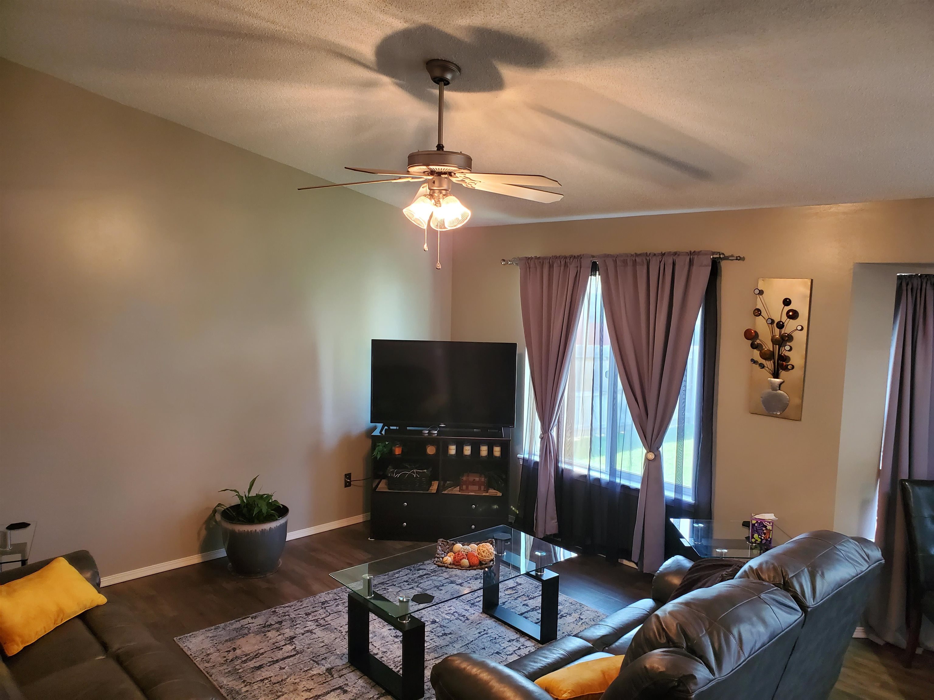 1435 E Berlin