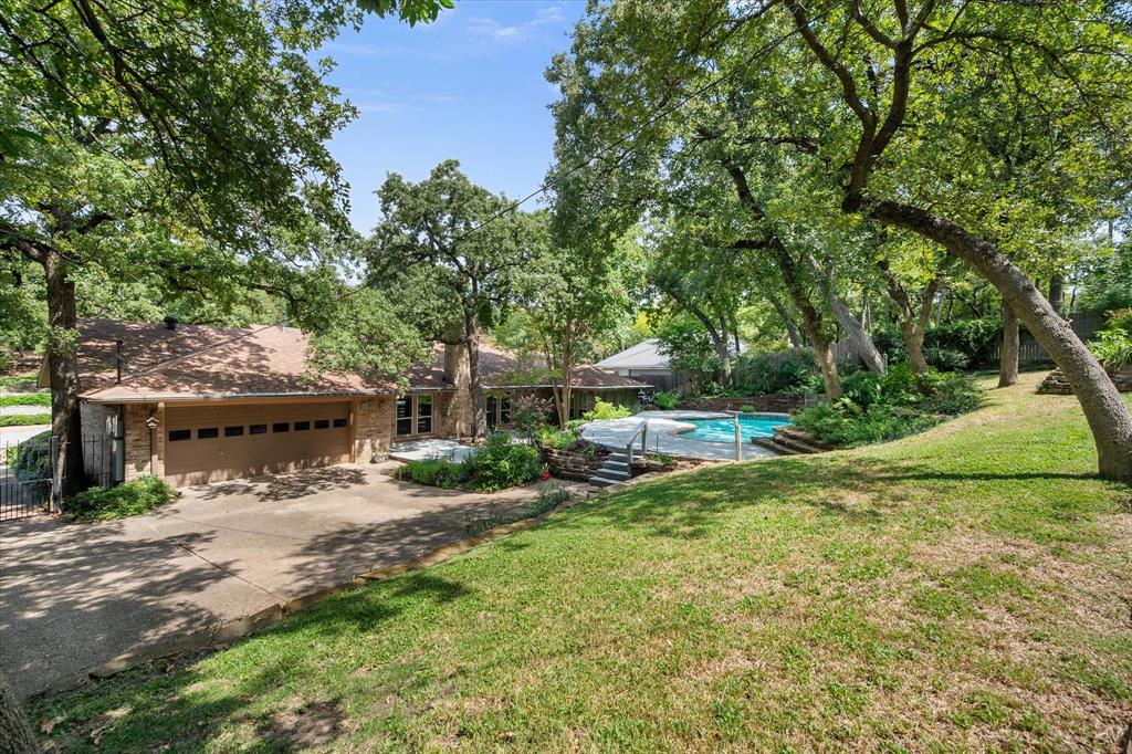 2216 Shadywood Court