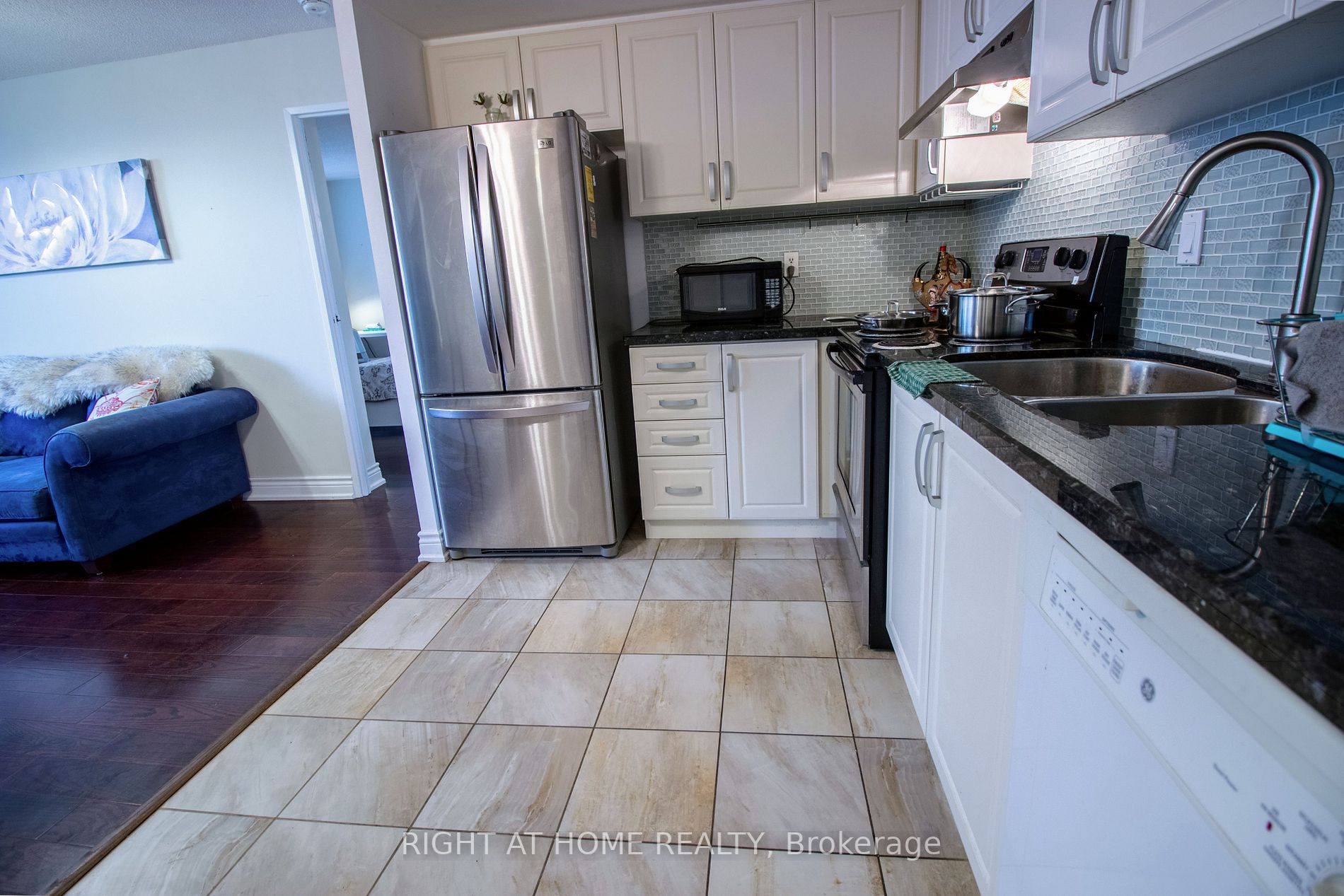 5785 Yonge St 505