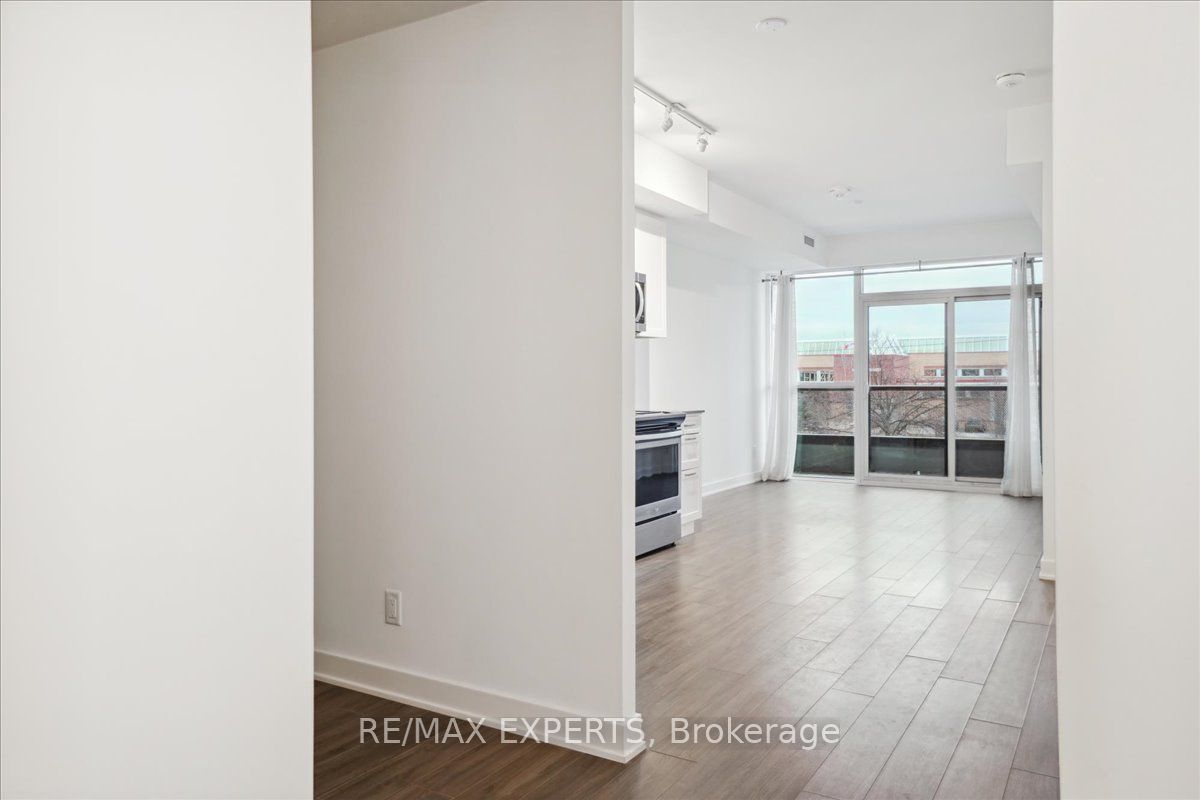 681 Yonge St 209