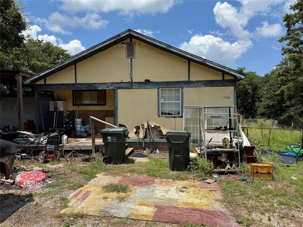 Discover the potential in this 2-bedroom, 1-bath home offering 1,032 square feet of living space in the desirable Noble School District. Outside, you'll find a storm cellar for added peace of mind. Ideally located near Lake Thunderbird, you'll enjoy easy access to outdoor recreation, fishing, boating, hiking, and camping while still being just minutes from local shopping, dining, and everyday amenities. Whether you're looking to expand your investment portfolio or searching for a property to make your own, this home presents a great opportunity.