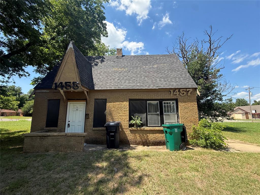 This single-story duplex is being sold strictly as-is, with the buyer's right to inspect before closing. It's a solid candidate for an investor or someone comfortable rolling up their sleeves — "fixer-upper" is putting it mildly, so come in with realistic expectations and a contractor's eye rather than a move-in-ready mindset. Its most recent use may have been as a single unit as there is an interior opening between both units.For the right buyer — someone looking to renovate, flip, or add to a rental portfolio — this could represent solid upside once cleaned up and modernized. Priced and positioned accordingly.