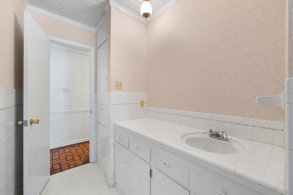 409 N Overlook Drive