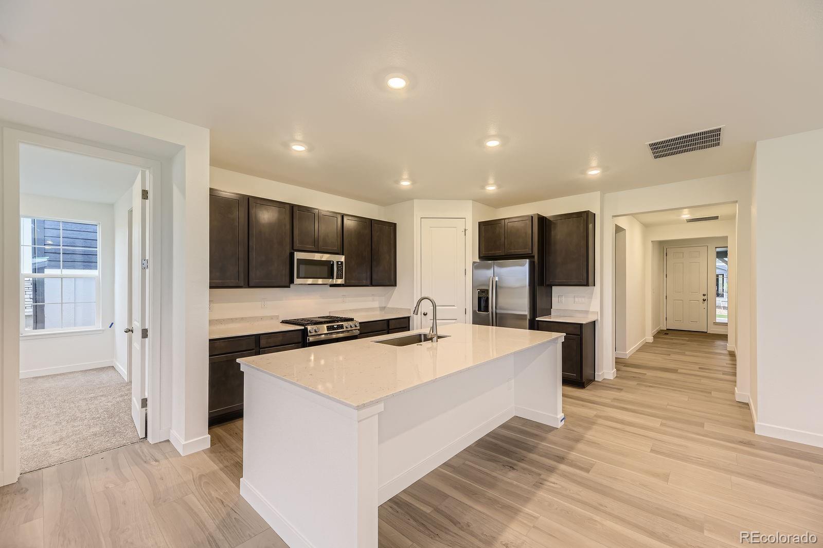 10736 Snowdon Street