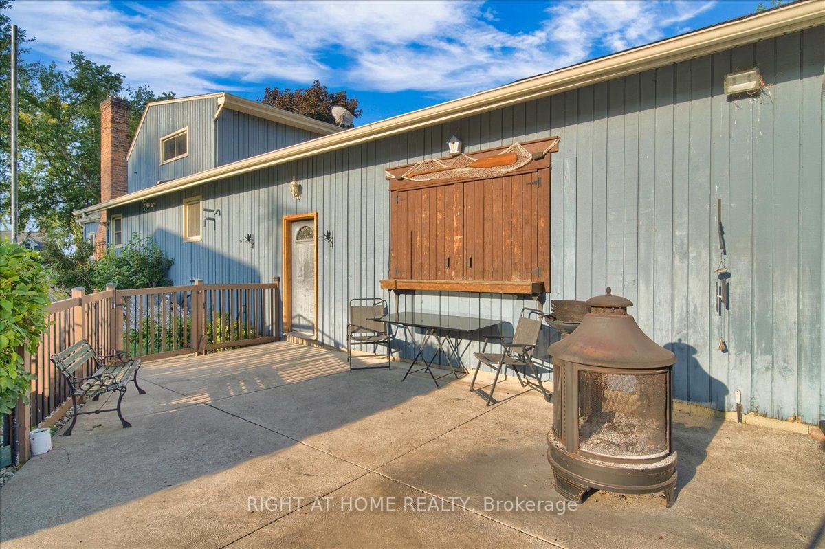 284 Lake St