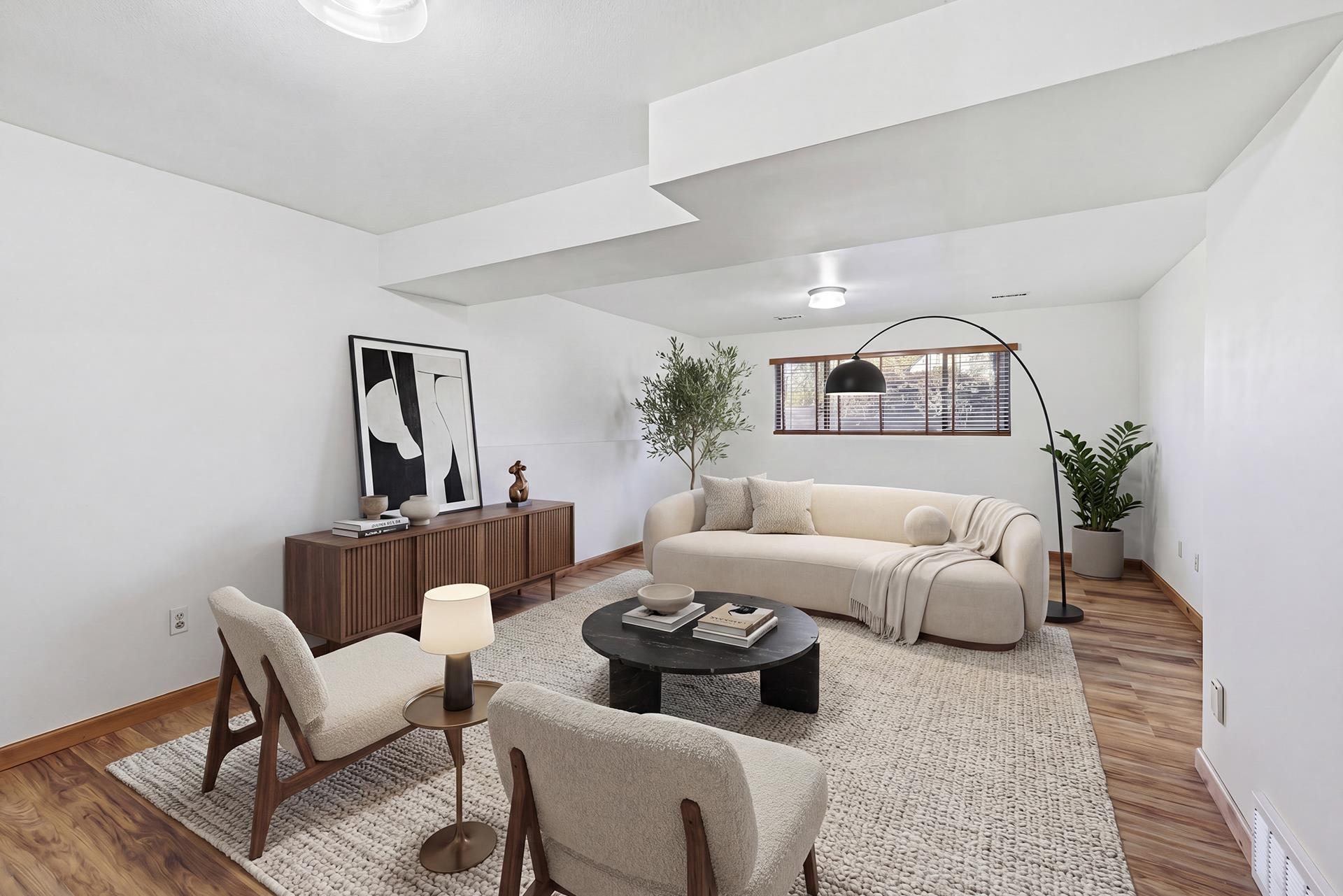 3433 W Wellesley Ave Ave
