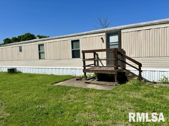 Affordable living in Royal Oaks! This clean and move-in ready 2-bedroom, 1-bath single wide trailer offers a comfortable layout and low-maintenance lifestyle. Well cared for and ready for its next owner, this home is perfect for affordable full-time living or an investment opportunity. Enjoy simple, easy living at a budget-friendly price!