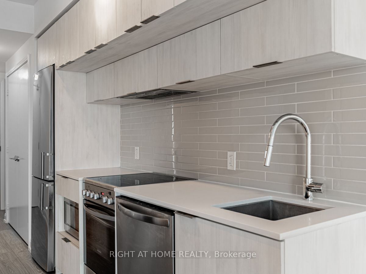 181 E Dundas St 2715