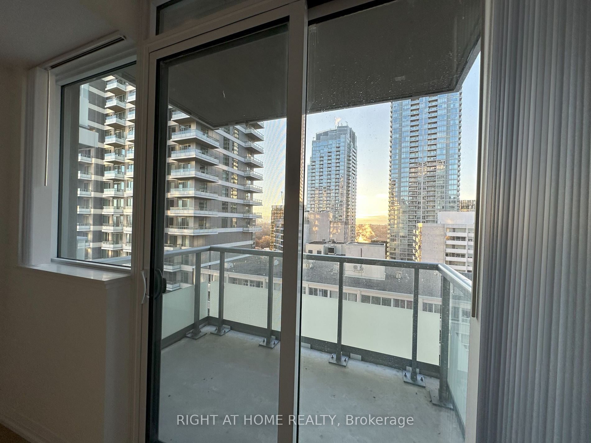 50 Dunfield Ave 1715