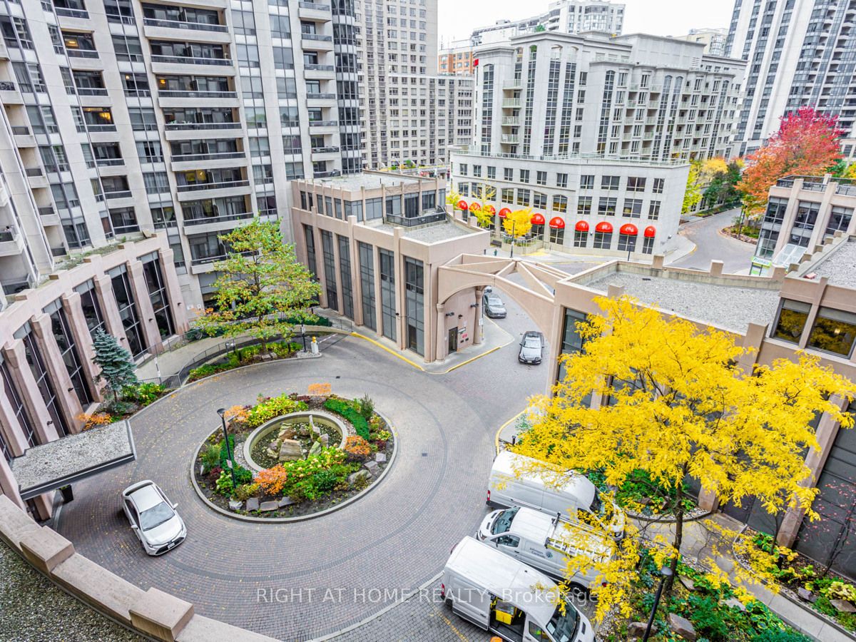 15 Northtown Way 615