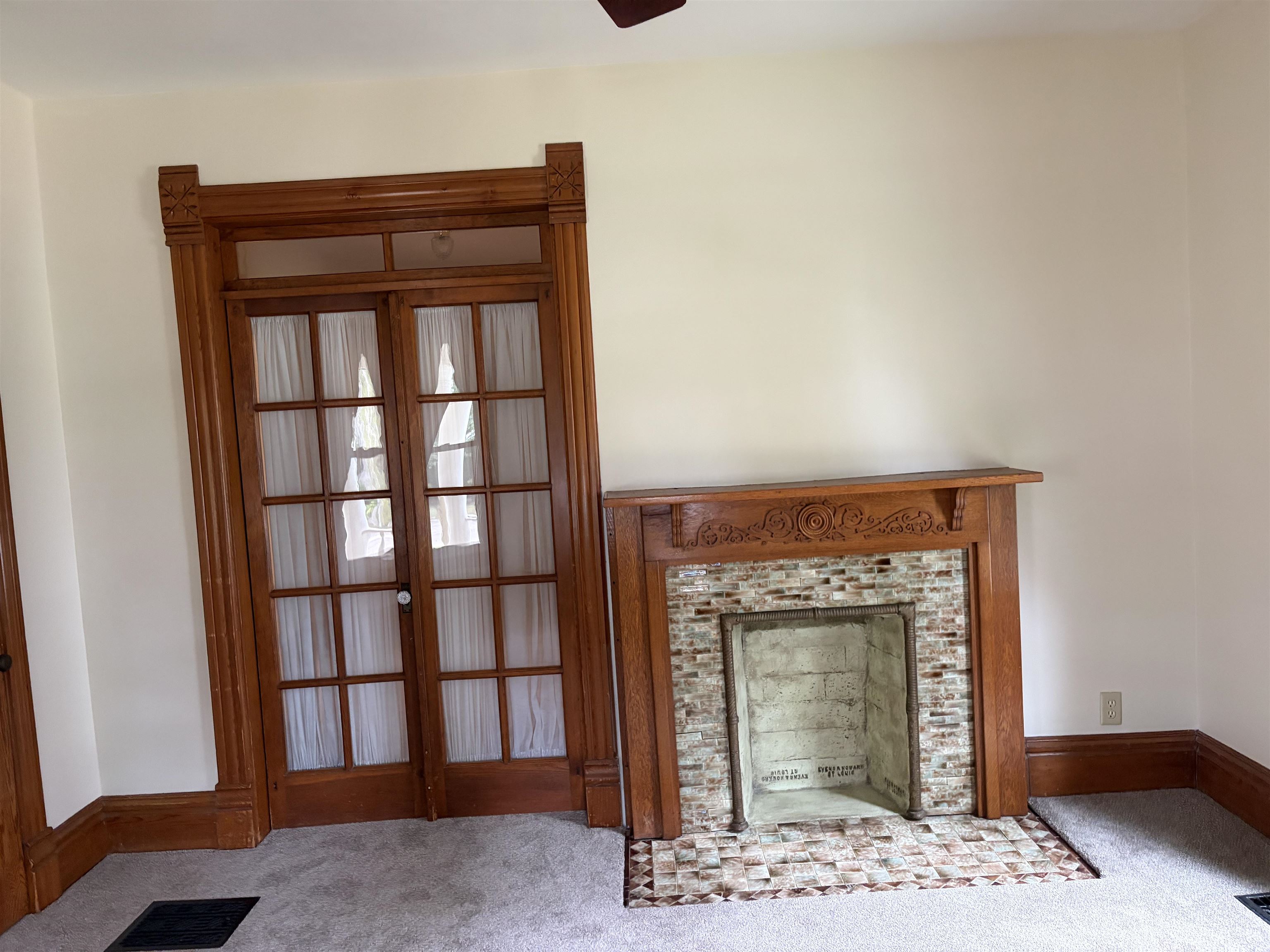 843 W Lincoln