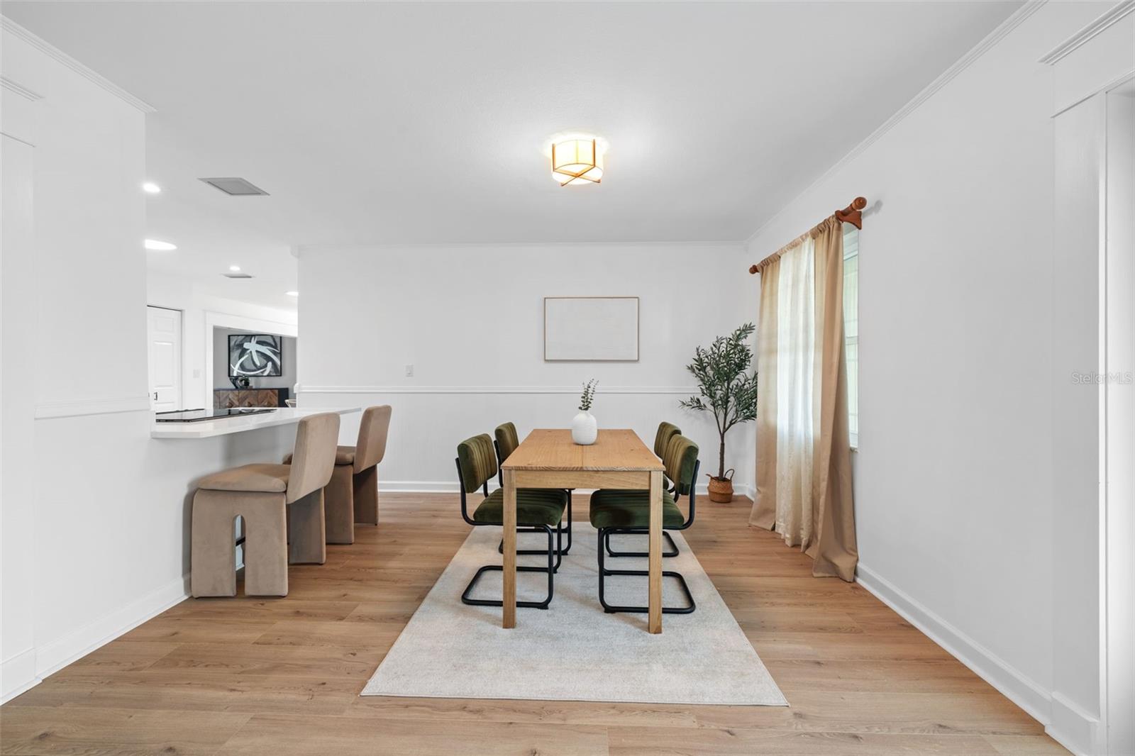 3913 W Eden Roc Circle