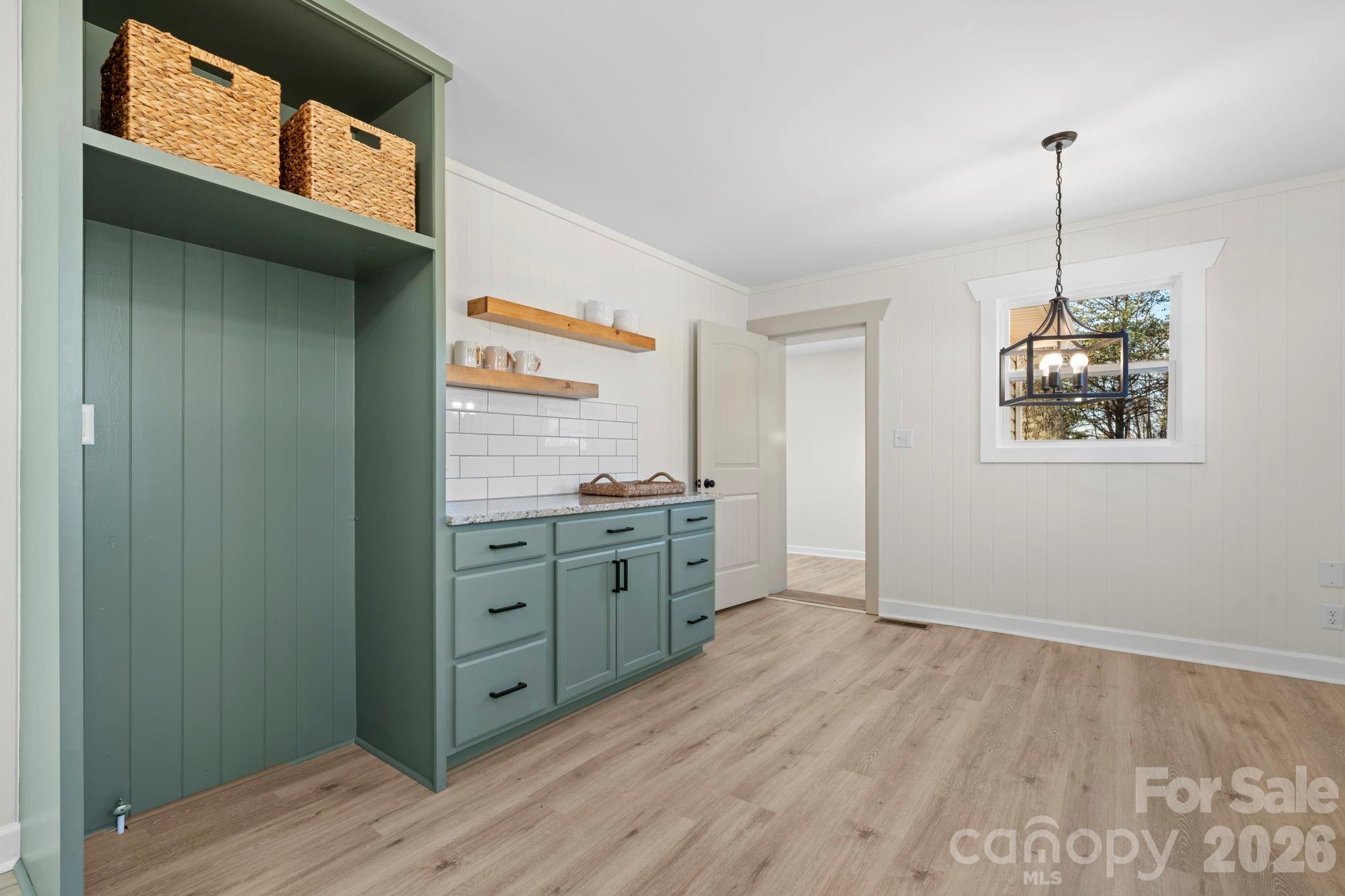 106 Royalwood Drive