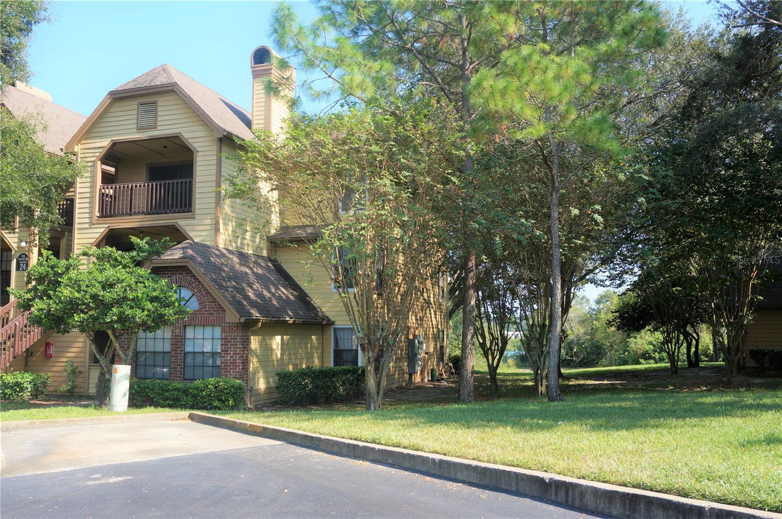 315 Lakepointe Drive 102