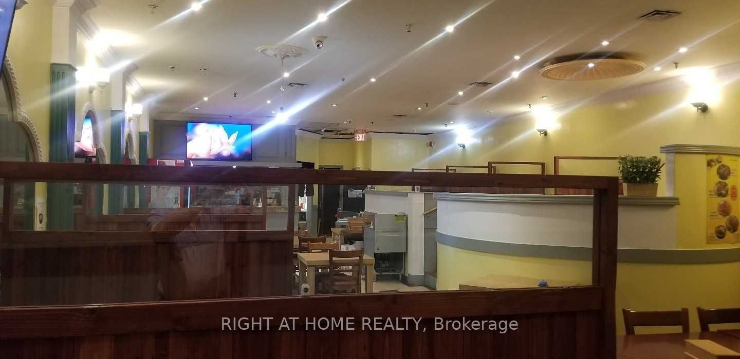 1170 W Burnhamthorpe Rd 15