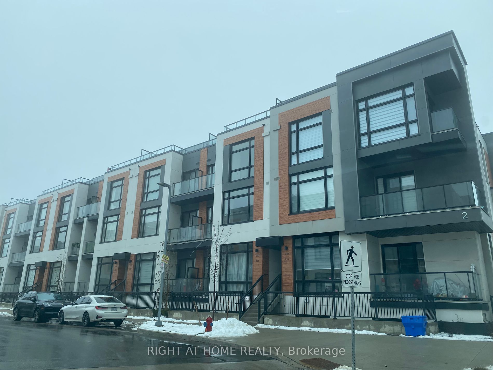 10 David Eyer Rd 1206