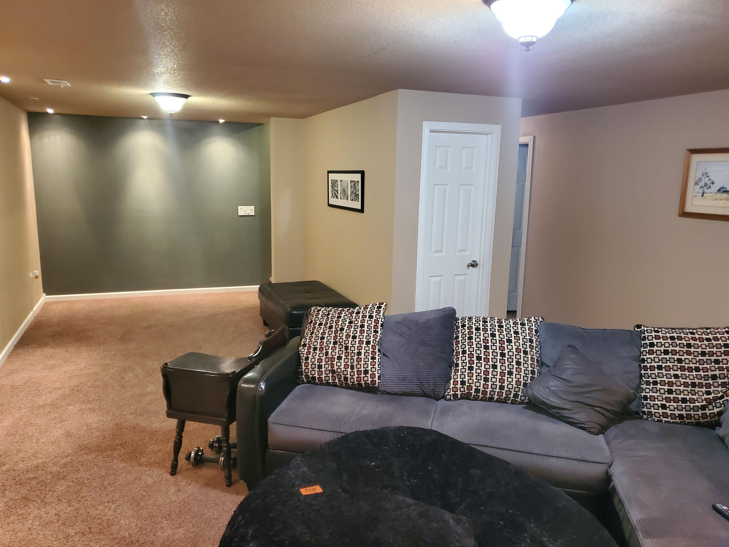 1435 E Berlin