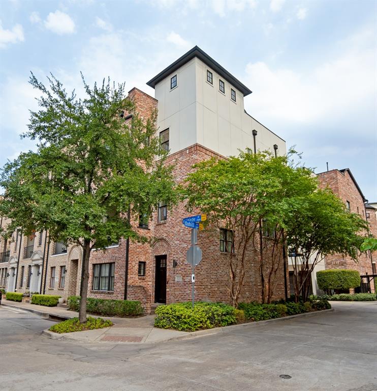 Brownstone in the heart of Dallas with skyline views from two rooftop decks and a private pool.This rare corner-unit townhome is just steps from the Dallas Farmers Market. With nearly 3,000 sq. ft., this 3-bedroom, 3.5-bath home features 12-foot ceilings, crown molding, handcrafted hardwood floors, and a built-in mudroom.The chef’s kitchen offers stainless steel Bosch appliances, granite countertops, a walk-in pantry, and an oversized island perfect for entertaining. Enjoy your morning coffee on the balcony or unwind in the spacious living area.The primary suite features custom wood paneling, a walk-in closet with new hardwood flooring, and a spacious bath with a soaking tub, separate shower, and dual vanities. Each additional bedroom has its own private ensuite bath, ideal for guests or multi-generational living.Additional features include an attached 2-car garage, abundant storage throughout, smart-home wiring, and low HOA dues.