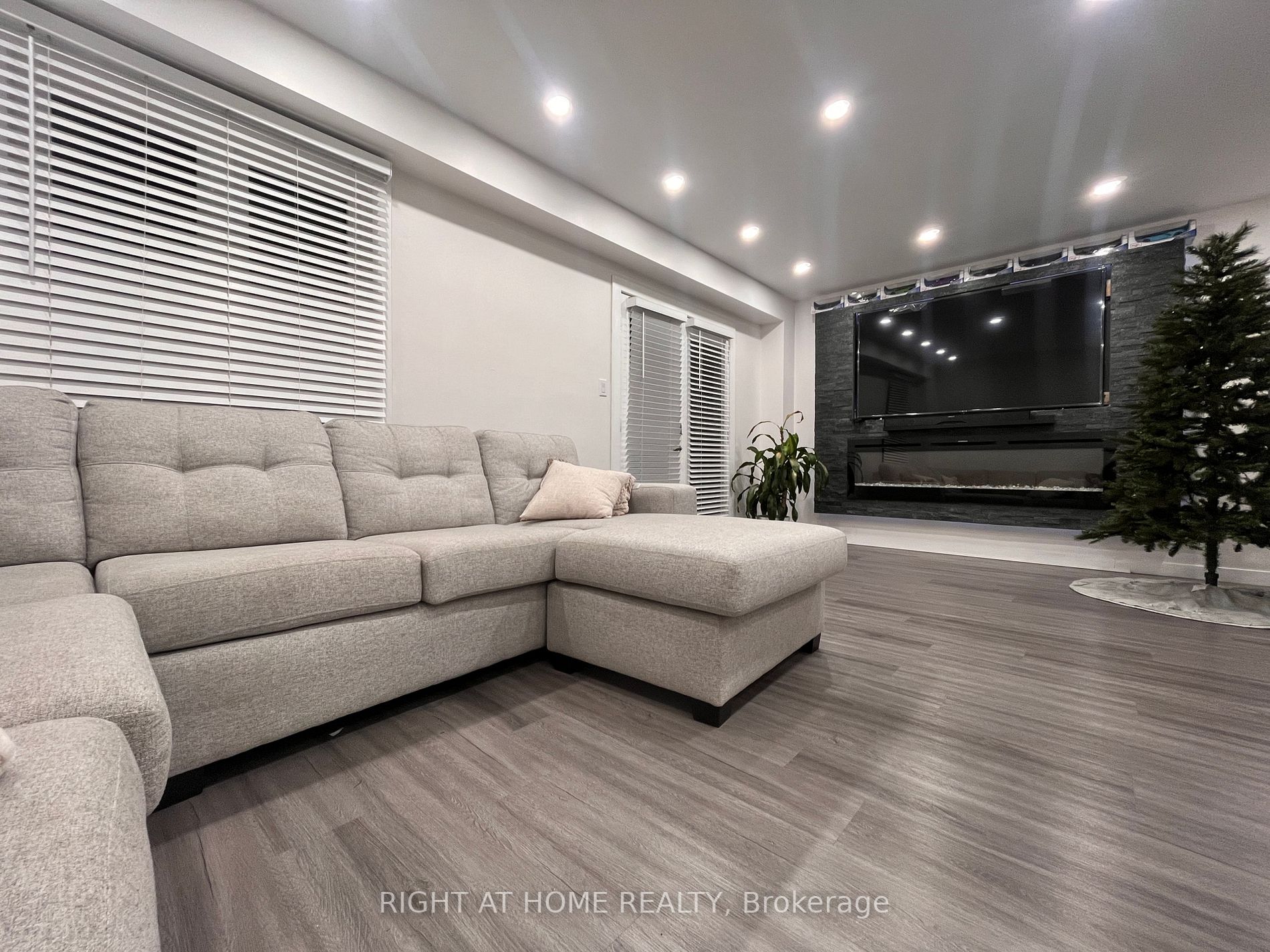 70 Fairmeadow Pl Upper