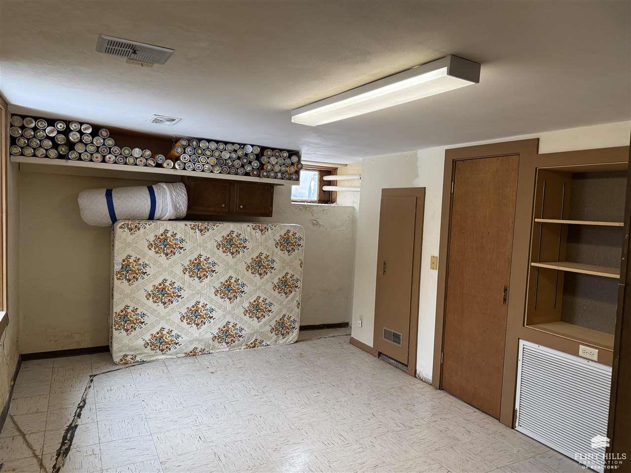 7100 Tuttle Creek Boulevard