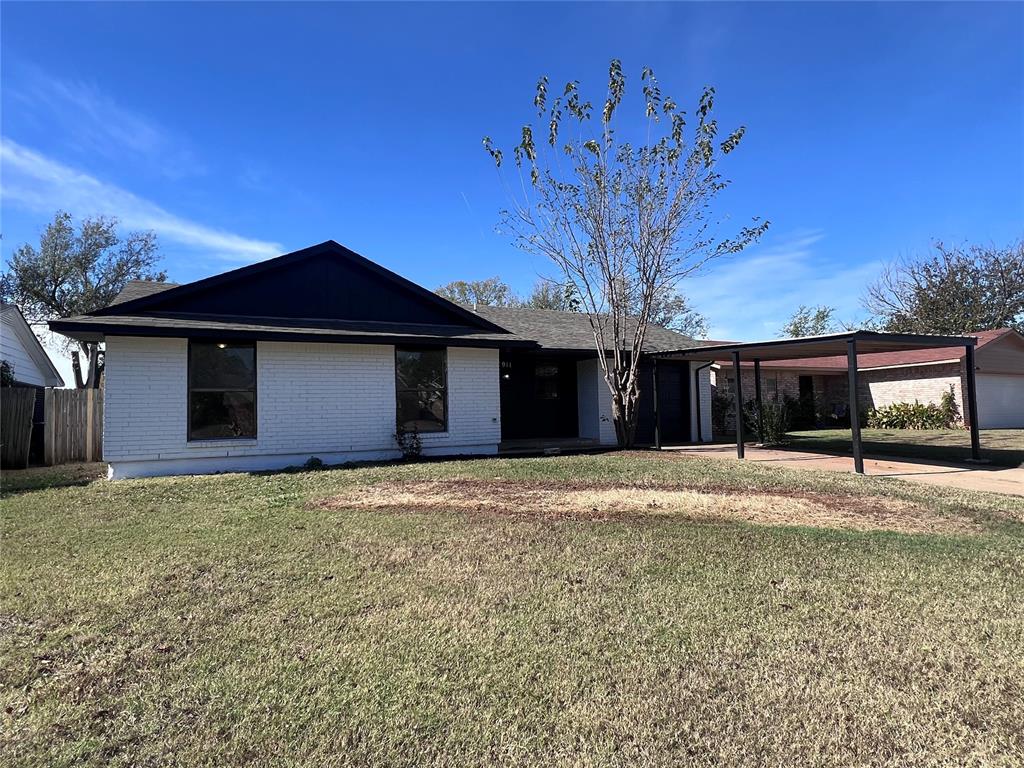 Welcome home! This charming 3-bedroom, 1.5-bath home is located in the highly desirable Moore School District. Featuring 973 sq. ft. of comfortable living space, this property offers both function and charm. Enjoy peace of mind with a brand-new roof, and spend your evenings relaxing in the bright sunroom overlooking a fully fenced backyard — perfect for pets, play, or gardening. Conveniently located near shopping, dining, and major highways, this home combines affordability, comfort, and location. Don’t miss your chance to make it yours!
*See Familial Disclosure; Courtney Gentry (managing broker, OREC license #155438) is related to managing member of selling entity, We Buy Houses, LLC. ONG & OGE services are on. We will activate water service once offer is accepted to enable proper inspections.