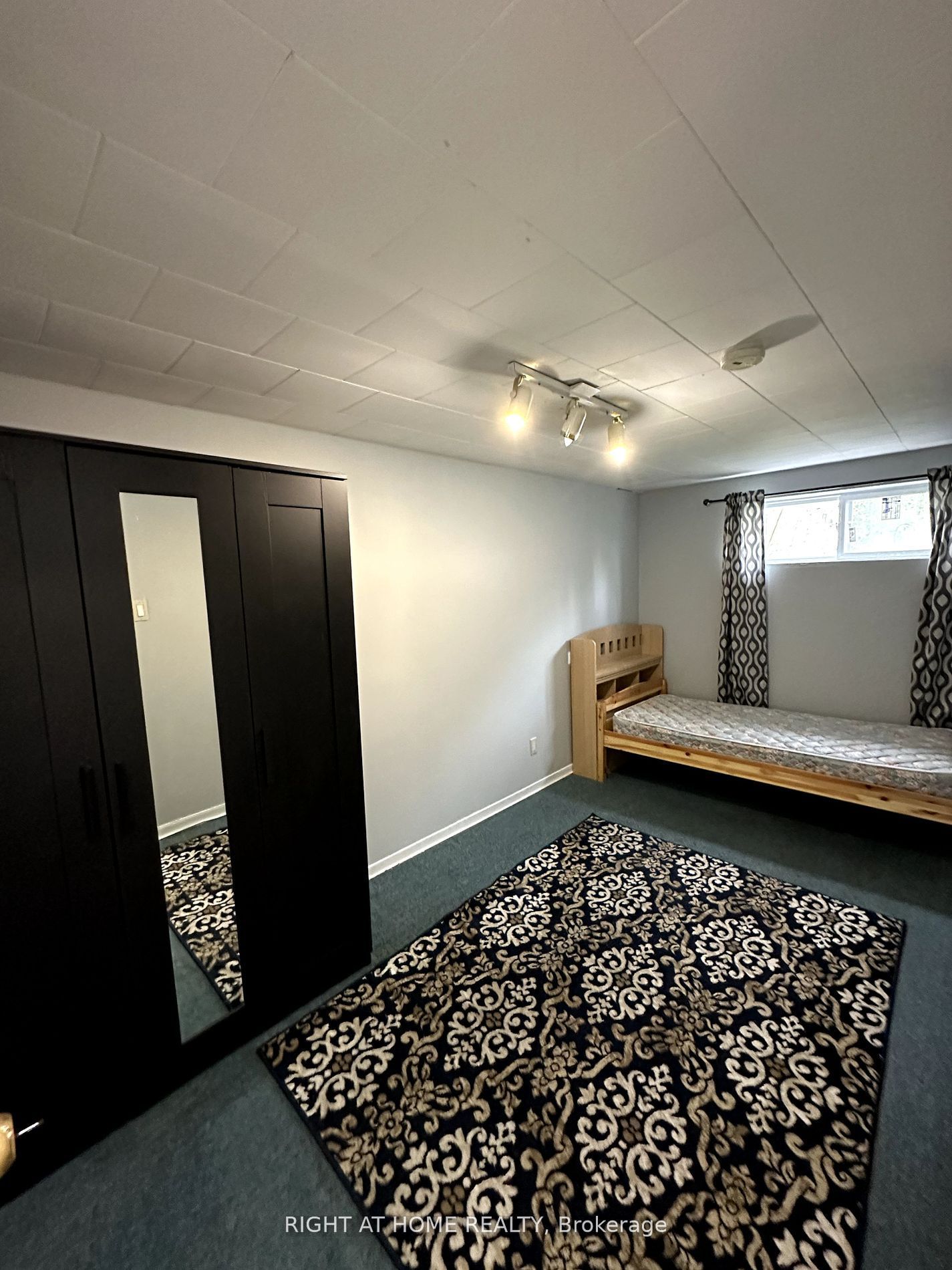56 Caracas Rd Room 3