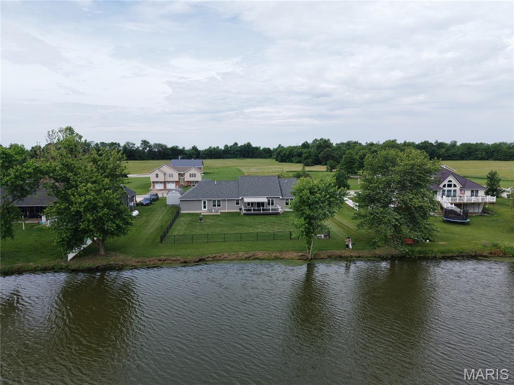 11214 W Lakeshore Drive