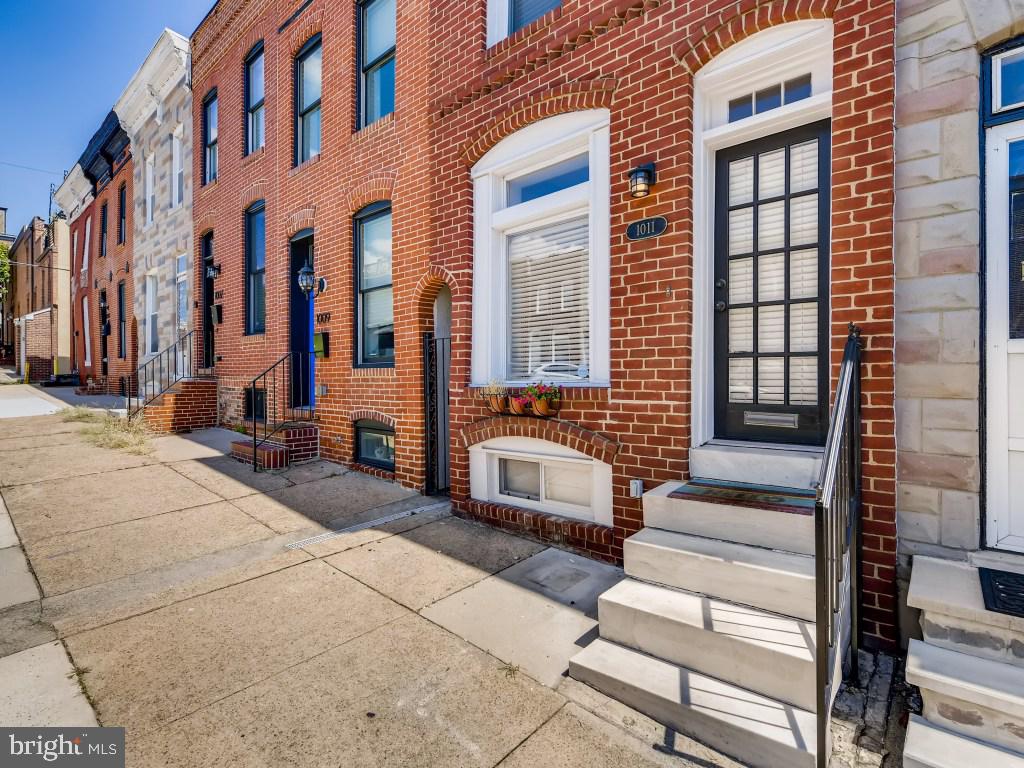 Located in the heart of Canton, this home offers an end-of-group feel with abundant natural light streaming through its side windows. The open and highly functional floor plan features tray ceilings, a separate dining room, abundant cabinet space with a pantry, a private den, three spacious bedrooms, and 3.5 baths. From the moment you step inside, you’ll appreciate the thoughtful details and inviting warmth that make this home truly special. The rear of the home offers a serene private patio and a second-floor balcony - perfect for relaxing or entertaining. All of this just steps from everything Canton has to offer, with easy access to I-95. A must-see!