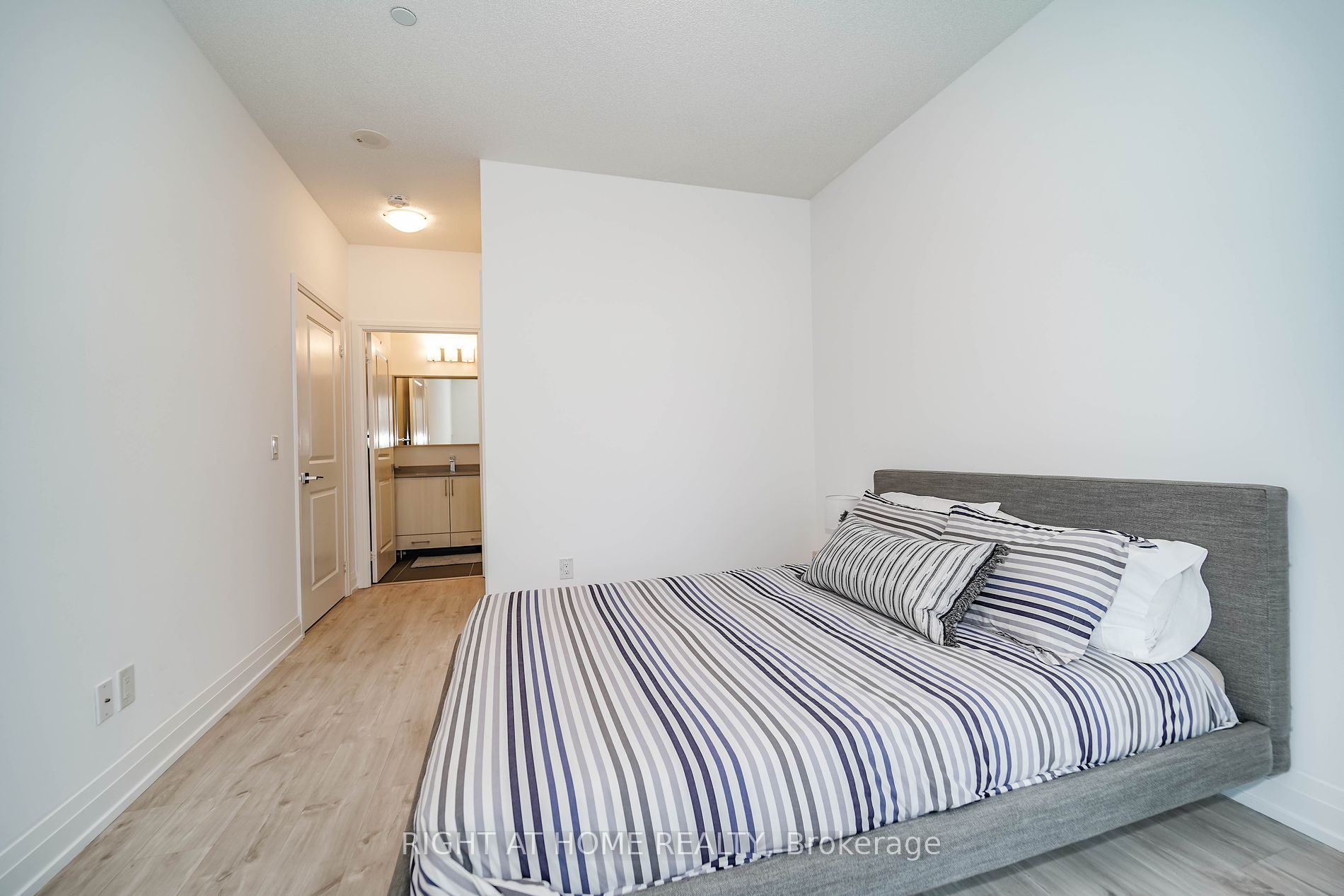 591 E Sheppard Ave 705