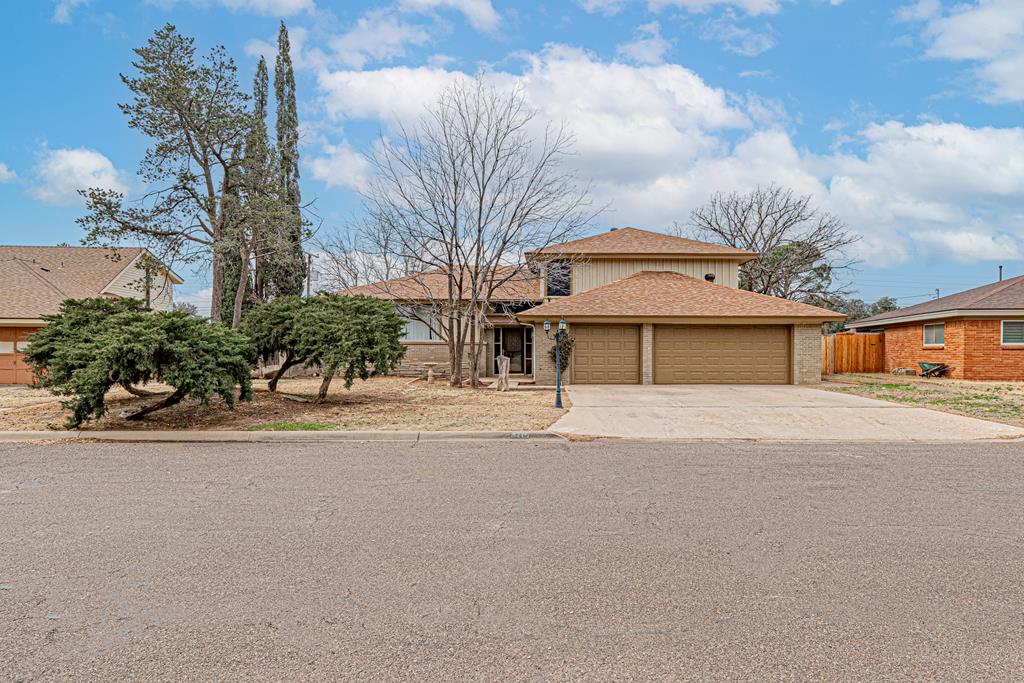 SPLIT LEVEL HOME OFFERING 2 LIVING, 2 DINING, 4 BEDROOMS, 3 BATHROOMS, 3 CAR GARAGE LARGE BACKYARD WITH MATURE TREES. *THE HOME IS LOCATED IN KIMBER LEA, A SUBDIVISION KNOWN FOR BEING A GOOD QUIET AND WELL-MAINTAINED RESIDENTIAL NEIGHBORHOOD. IT IS ALSO KNOWN FOR IT'S WALKABILITY AND CENTRAL LOCATION NEAR SCHOOLS, DINING AND SHOPPING*