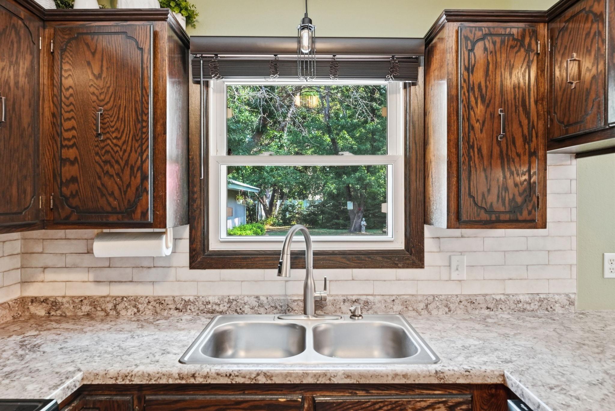 214 Highview Drive W