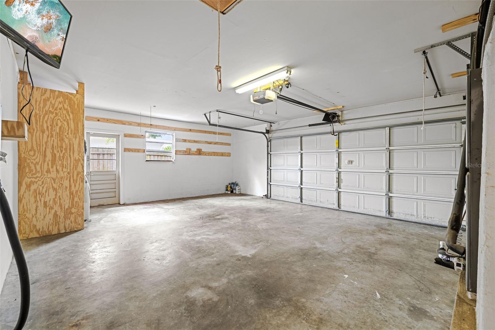 3913 W Eden Roc Circle