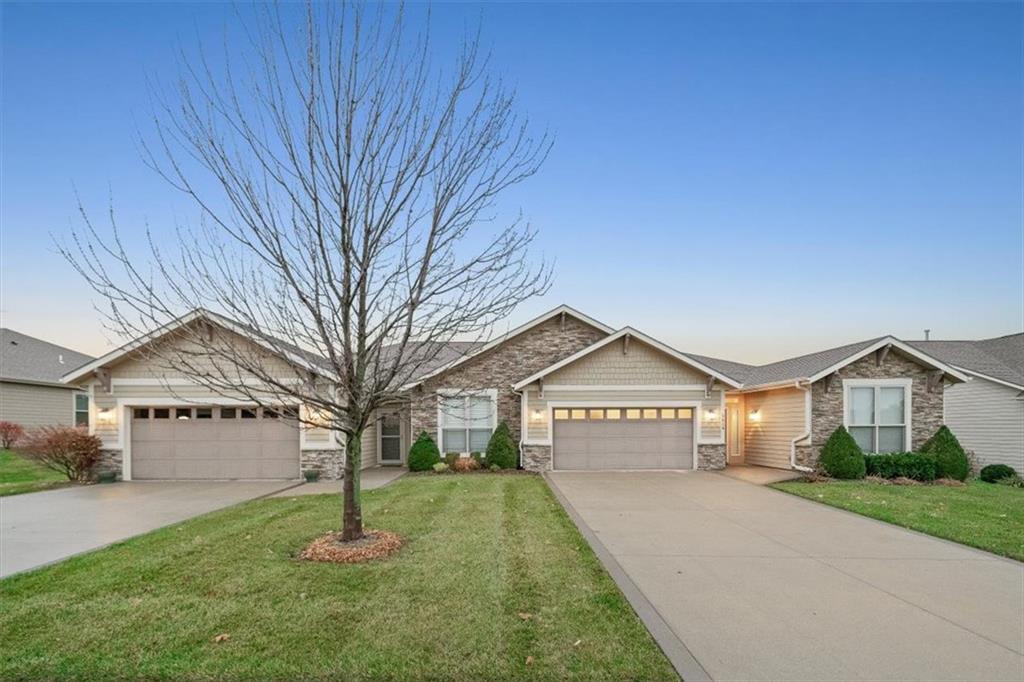 5614 Chimney Rocks Circle