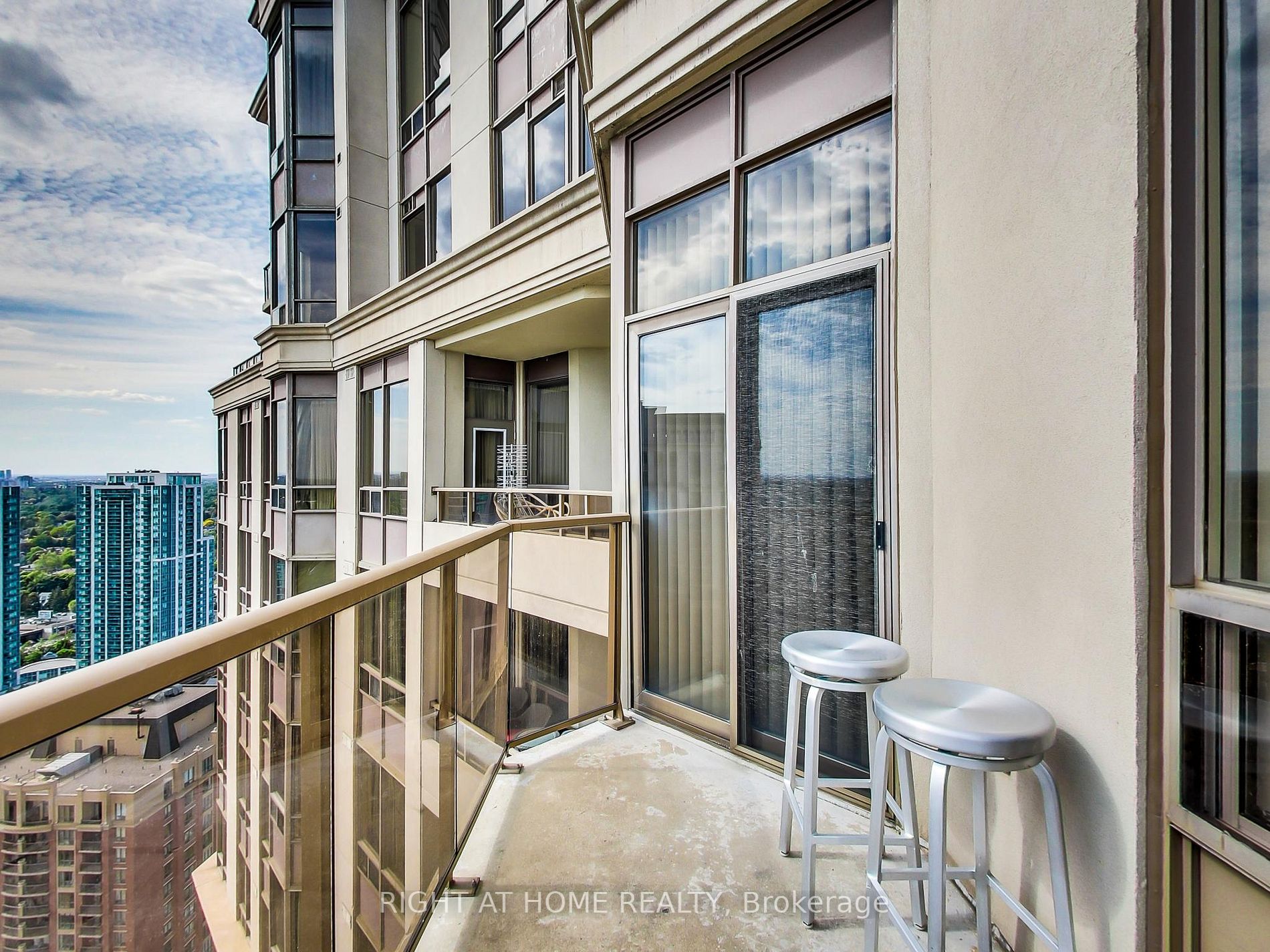 80 Harrison Garden Blvd 2923