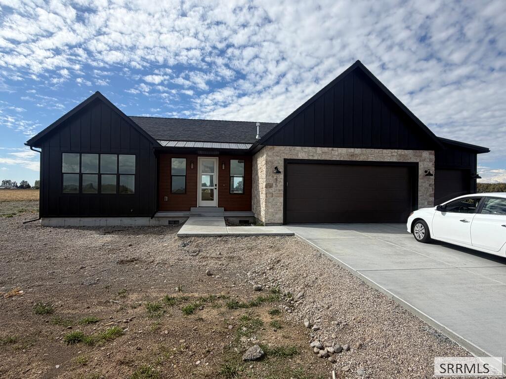 275 N 2340 E