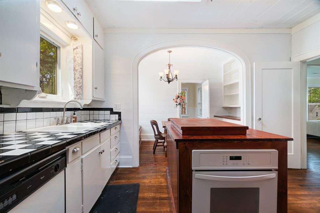 2240 Hubbard