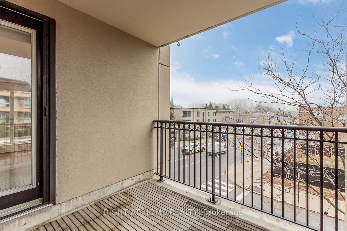 2 Alexandra Blvd 303