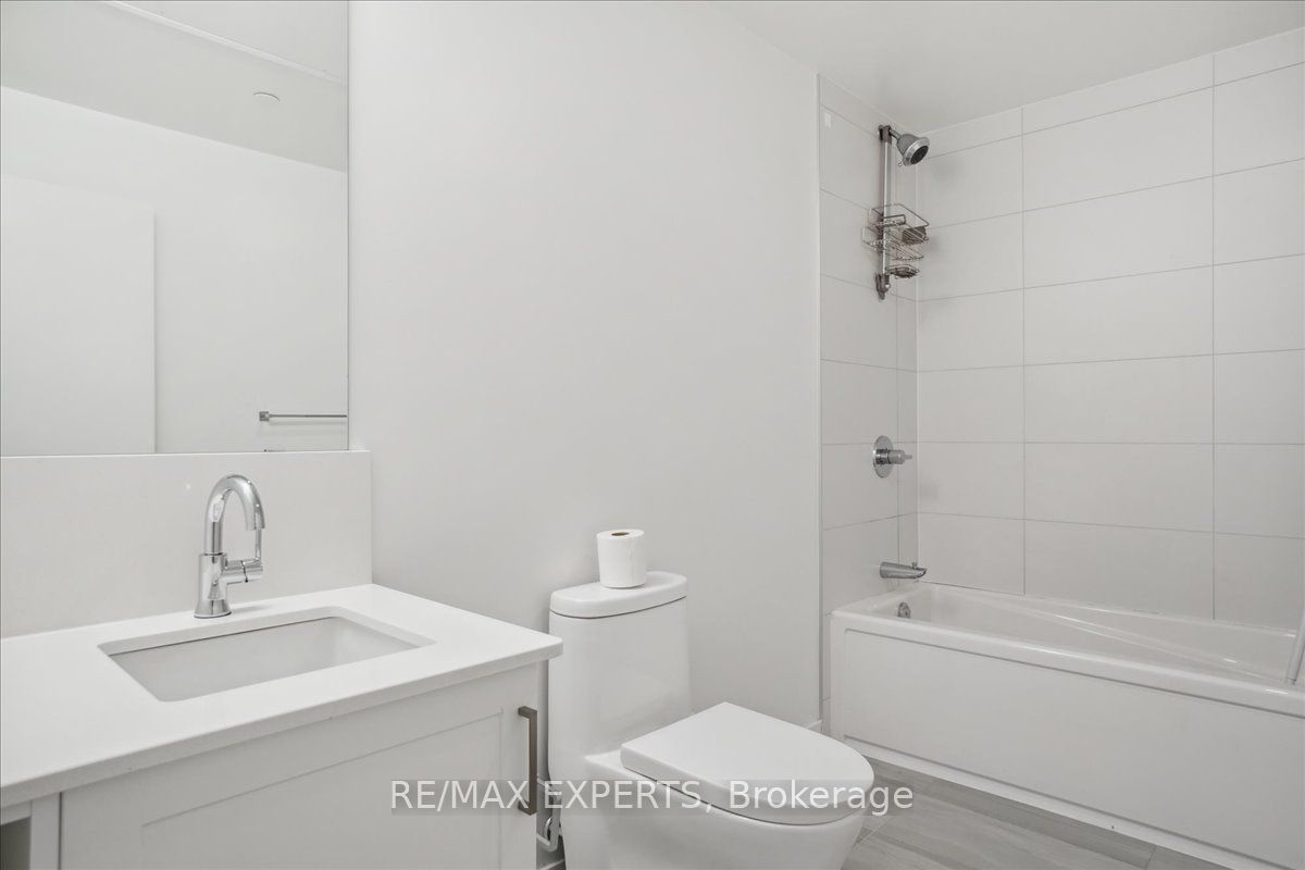 681 Yonge St 209